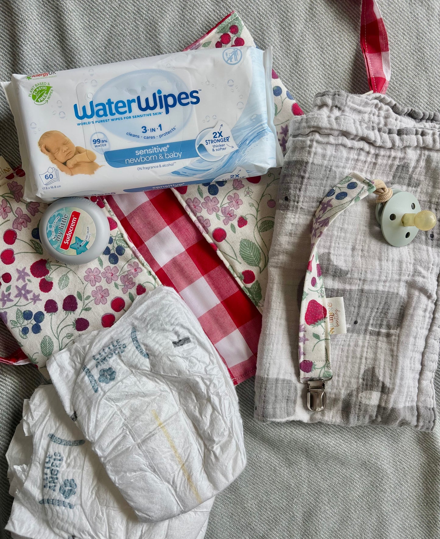 Nappy Wallet - Berry Harvest Picnic